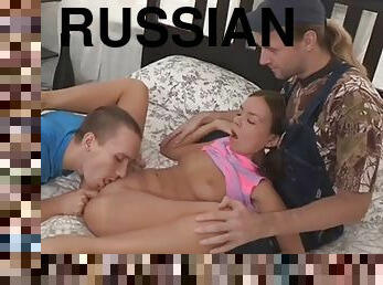 росіянка, підліток, хардкор, секс-із-трьома-партнерами, трусики, молода-18, брюнетка