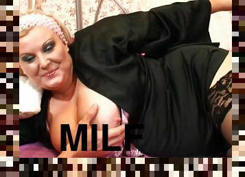 cul, gros-nichons, ejaculation-sur-le-corps, milf, bas, blonde