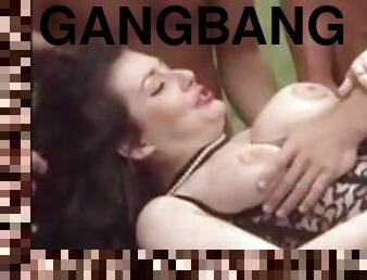 antik, gangbang-hubungan-seks-satu-orang-dengan-beberapa-lawan-jenis