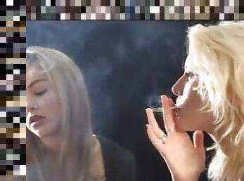 erotisch-mutti, blondine, fetisch, rauchen