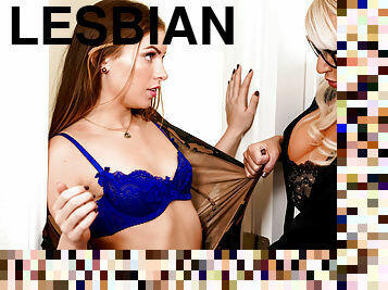 Kinky lesbian libertine London River wants to take off her blue bra!