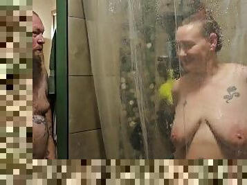 GILFJai watched while showering