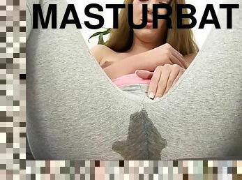 masturbation, pisser, chatte-pussy, babes, canapé, fétiche, solo, rasé, humide