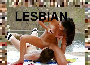 на-свіжому-повітрі, піхва-pussy, лесбіянка-lesbian, порнозірка, панчохи, молода-18, природна, голена, брюнетка, еротична