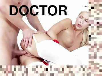 Karol lilien nurse treats a patient in her warm pussy