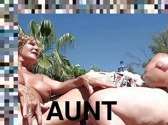 gros-nichons, en-plein-air, mature, lesbienne, milf, rousse, tante, blonde, britannique, coquine