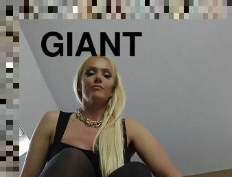 Sexy giantess