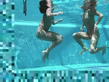 Jessica Lincoln And Lindsey Cruz - Pretty Hot Hotties Cruz And Jessica Swim Naked Together