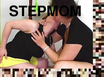 Big ass stepmom fuck young daughter