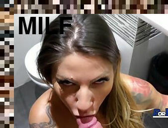 Preciosa Milf Italiana Lily Veroni Es Sorprendida Masturbandose En El Bano Del Hotel Y Acaba En Anal