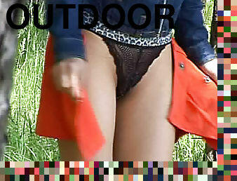 Short skirt sweetheart pisses outdoors