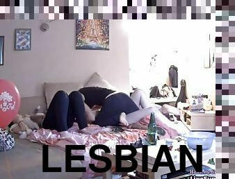 Lesbian threesome