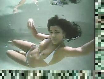 Pov of gisele underwater more of her at gropecam.com.mp4