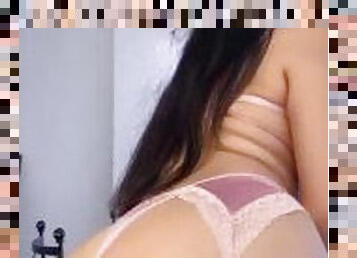 Chica sexy amateur muestra su lenceria