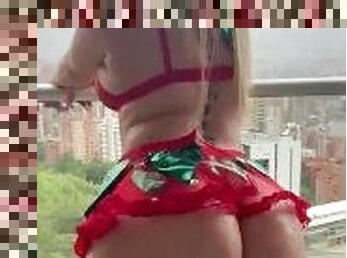 Xmas came early…Santa got big booty elves twerking!!!