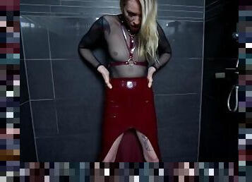 baden, pissen, babe, sadomasochismus, schlucken, blondine, petite, fetisch, dusche, latex