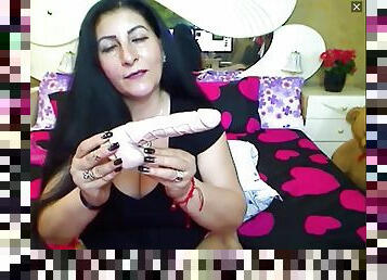 Romanian milf gives amazing handjob on cam