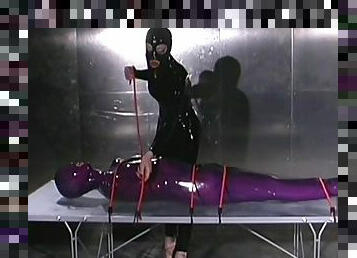 gros-nichons, fétiche, latex, maîtresse, femme-dominatrice, fessée