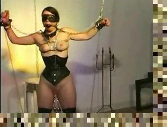 bdsm, esclave, lingerie, douleur, bondage, bottes