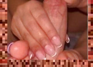 amateur, ejaculation-sur-le-corps, ados, latina, branlette, massage, pieds, point-de-vue, branlette-avec-les-pieds, bite