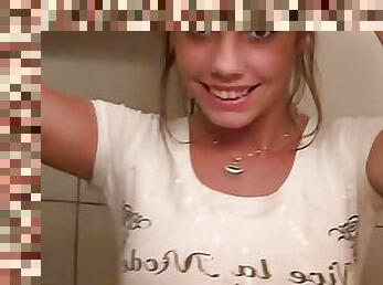 Amateur webcam girl sucks and fucks toy