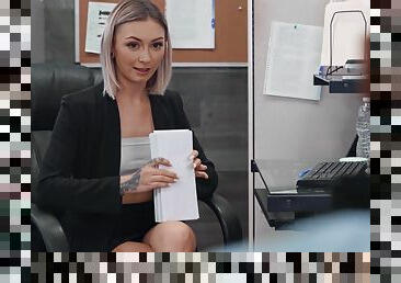 Energized office babe wants cock for lunch