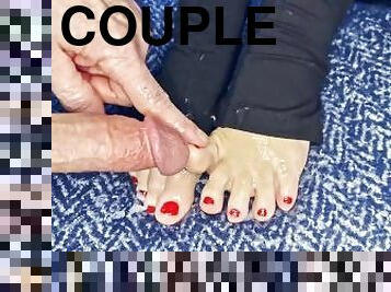 masturbation, ejaculation-sur-le-corps, milf, branlette, couple, pieds, point-de-vue, ejaculation, fétiche, orteils