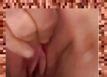 masturbation, orgasme, pisser, chatte-pussy, amateur, fétiche, solo, rasé, humide, réalité