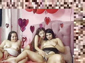 Tres universitarias celebran san Valentín con una buena masturbada comunitaria - MIAMONTIELTH