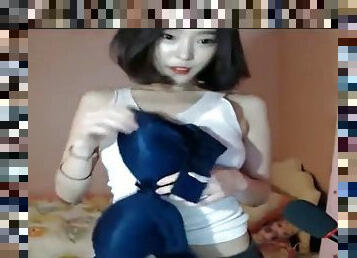 Hot Korean cam girl with natural sexy boobs