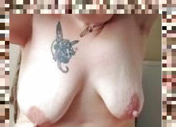 lunettes, masturbation, chatte-pussy, amateur, mature, milf, joufflue, naturel, percé, tatouage