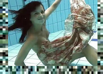 Hairy beauty Krasula Fedorchuk in the pool