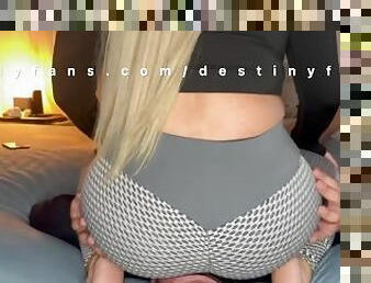 Let me sit on your face in yogapants. Full vid. on OF
