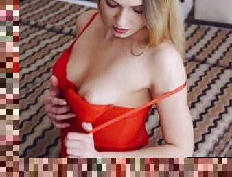 gros-nichons, masturbation, mamelons, chatte-pussy, doigtage, bas, blonde, lingerie, serrée, seins