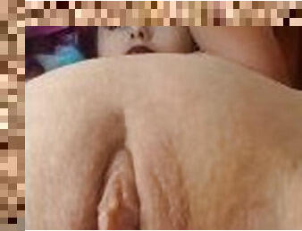 clitoris, masturbare-masturbation, pasarica, cu-degetelul, rasa, uda