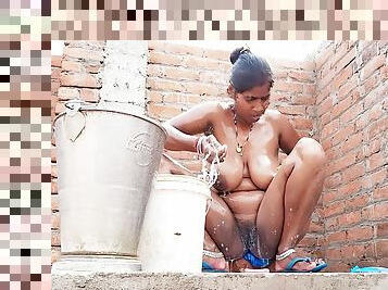 Indian Hot And Sexy Beautiful Aunty Bathing And Fingering Her Cremie Tight Pussy With Her Finger