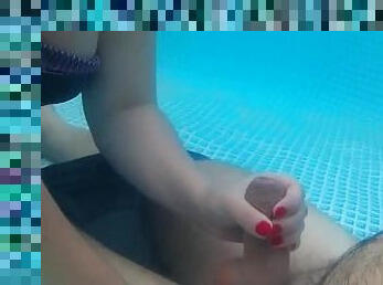 gros-nichons, masturbation, public, amateur, secousses, naturel, piscine, seins, petit-ami