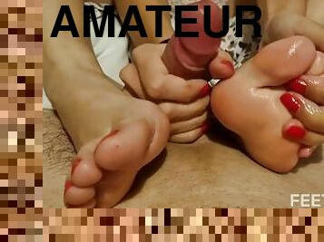 masturbation, amateur, ejaculation-sur-le-corps, branlette, couple, pieds, secousses, petite-amie, ejaculation, assez