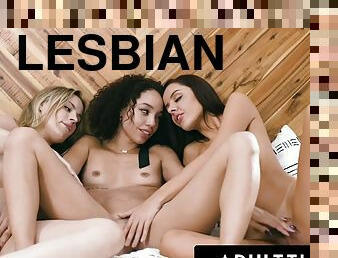 rotujen-välinen, lesbo-lesbian, kova-seksi, sormettaminen, kolmisin, ilkeä, tosielämää