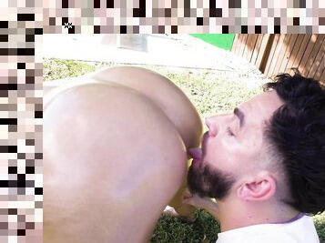 Gros nichons, Levrette, En plein air, Énorme bite, Milf, Pornstar, Piscine, Chevauchement, Bikini, Jardin